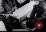 Standbild Flüchtling Pflege nach der Schlacht von Hue Hue Vietnam, 1968, aus Sekunde 47 historischem Filmmaterial Videoclip 65675027017