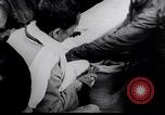 Standbild Flüchtling Pflege nach der Schlacht von Hue Hue Vietnam, 1968, aus Sekunde 49 historischem Filmmaterial Videoclip 65675027017