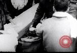 Standbild Flüchtling Pflege nach der Schlacht von Hue Hue Vietnam, 1968, aus Sekunde 51 historischem Filmmaterial Videoclip 65675027017