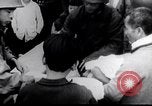Standbild Flüchtling Pflege nach der Schlacht von Hue Hue Vietnam, 1968, aus Sekunde 56 historischem Filmmaterial Videoclip 65675027017