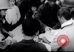 Standbild Flüchtling Pflege nach der Schlacht von Hue Hue Vietnam, 1968, aus Sekunde 57 historischem Filmmaterial Videoclip 65675027017
