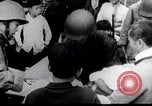 Standbild Flüchtling Pflege nach der Schlacht von Hue Hue Vietnam, 1968, aus Sekunde 58 historischem Filmmaterial Videoclip 65675027017