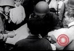 Standbild Flüchtling Pflege nach der Schlacht von Hue Hue Vietnam, 1968, aus Sekunde 59 historischem Filmmaterial Videoclip 65675027017