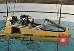 Standbild drei Punkt trennen für Unterwasser Escape United States USA, 1965, aus Sekunde 26 historischem Filmmaterial Videoclip 65675027020