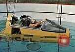 Standbild drei Punkt trennen für Unterwasser Escape United States USA, 1965, aus Sekunde 27 historischem Filmmaterial Videoclip 65675027020