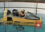 Standbild drei Punkt trennen für Unterwasser Escape United States USA, 1965, aus Sekunde 28 historischem Filmmaterial Videoclip 65675027020