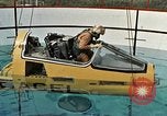Standbild drei Punkt trennen für Unterwasser Escape United States USA, 1965, aus Sekunde 30 historischem Filmmaterial Videoclip 65675027020