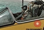 Standbild drei Punkt trennen für Unterwasser Escape United States USA, 1965, aus Sekunde 34 historischem Filmmaterial Videoclip 65675027020