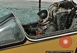 Standbild drei Punkt trennen für Unterwasser Escape United States USA, 1965, aus Sekunde 36 historischem Filmmaterial Videoclip 65675027020