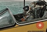 Standbild drei Punkt trennen für Unterwasser Escape United States USA, 1965, aus Sekunde 37 historischem Filmmaterial Videoclip 65675027020