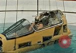 Standbild drei Punkt trennen für Unterwasser Escape United States USA, 1965, aus Sekunde 52 historischem Filmmaterial Videoclip 65675027020