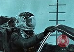 Standbild Unterwasser Luft entweichen Embolie United States USA, 1965, aus Sekunde 9 historischem Filmmaterial Videoclip 65675027022