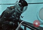 Standbild Unterwasser Luft entweichen Embolie United States USA, 1965, aus Sekunde 12 historischem Filmmaterial Videoclip 65675027022