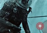 Standbild Unterwasser Luft entweichen Embolie United States USA, 1965, aus Sekunde 15 historischem Filmmaterial Videoclip 65675027022