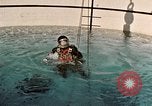 Standbild Unterwasser Luft entweichen Embolie United States USA, 1965, aus Sekunde 21 historischem Filmmaterial Videoclip 65675027022