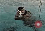 Standbild Unterwasser Luft entweichen Embolie United States USA, 1965, aus Sekunde 24 historischem Filmmaterial Videoclip 65675027022