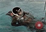 Standbild Unterwasser Luft entweichen Embolie United States USA, 1965, aus Sekunde 25 historischem Filmmaterial Videoclip 65675027022