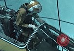 Standbild Unterwasser Luft entweichen Embolie United States USA, 1965, aus Sekunde 32 historischem Filmmaterial Videoclip 65675027022