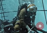 Standbild Unterwasser Luft entweichen Embolie United States USA, 1965, aus Sekunde 35 historischem Filmmaterial Videoclip 65675027022