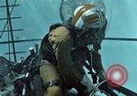 Standbild Unterwasser Luft entweichen Embolie United States USA, 1965, aus Sekunde 36 historischem Filmmaterial Videoclip 65675027022