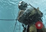 Standbild Unterwasser Luft entweichen Embolie United States USA, 1965, aus Sekunde 42 historischem Filmmaterial Videoclip 65675027022