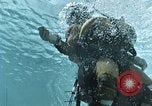 Standbild Unterwasser Luft entweichen Embolie United States USA, 1965, aus Sekunde 43 historischem Filmmaterial Videoclip 65675027022