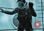 Standbild Unterwasser Luft entweichen Embolie United States USA, 1965, aus Sekunde 54 historischem Filmmaterial Videoclip 65675027022