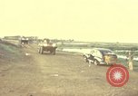 Immagine di V-100 portavalori Saigon Vietnam, 1967, secondo 7 filmato di repertorio 65675027028