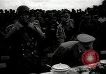 Standbild Adolf Hitler essen Sudetenland Tschechoslowakei, 1938, aus Sekunde 5 historischem Filmmaterial Videoclip 65675027043