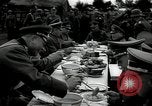 Standbild Adolf Hitler essen Sudetenland Tschechoslowakei, 1938, aus Sekunde 10 historischem Filmmaterial Videoclip 65675027043