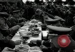 Standbild Adolf Hitler essen Sudetenland Tschechoslowakei, 1938, aus Sekunde 12 historischem Filmmaterial Videoclip 65675027043