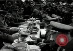 Standbild Adolf Hitler essen Sudetenland Tschechoslowakei, 1938, aus Sekunde 13 historischem Filmmaterial Videoclip 65675027043