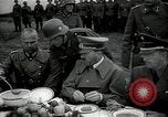 Standbild Adolf Hitler essen Sudetenland Tschechoslowakei, 1938, aus Sekunde 17 historischem Filmmaterial Videoclip 65675027043