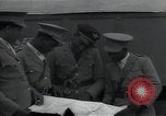 Standbild John C Robinson braun Condor und äthiopischen Piloten Äthiopien, 1935, aus Sekunde 18 historischem Filmmaterial Videoclip 65675027062