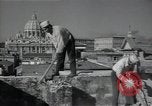 Immagine di Benito Mussolini lavora con un pick Roma Italia, 1936, secondo 27 filmato di repertorio 65675027068