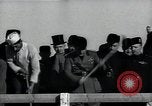 Immagine di Benito Mussolini lavora con un pick Roma Italia, 1936, secondo 37 filmato di repertorio 65675027068