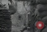 Standbild Amerikanische Sherman Panzer wirft Staub wie es entlang der Piste in Italien Laufwerke Scauri Italien, 1944, aus Sekunde 35 historischem Filmmaterial Videoclip 65675027073