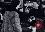 Immagine di Recupero dopo la guerra Europa, 1950, secondo 38 filmato di repertorio 65675027093