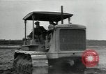 Immagine di Gli agricoltori Camargue Francia, 1950, secondo 3 filmato di repertorio 65675027100