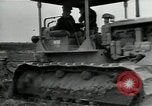Immagine di Gli agricoltori Camargue Francia, 1950, secondo 5 filmato di repertorio 65675027100