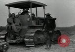 Immagine di Gli agricoltori Camargue Francia, 1950, secondo 24 filmato di repertorio 65675027100