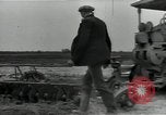 Immagine di Gli agricoltori Camargue Francia, 1950, secondo 27 filmato di repertorio 65675027100
