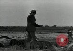 Immagine di Gli agricoltori Camargue Francia, 1950, secondo 35 filmato di repertorio 65675027100