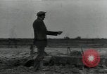 Immagine di Gli agricoltori Camargue Francia, 1950, secondo 42 filmato di repertorio 65675027100