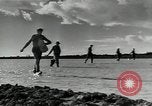 Immagine di Gli agricoltori Camargue Francia, 1950, secondo 47 filmato di repertorio 65675027100