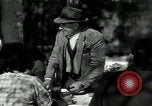 Immagine di Gli agricoltori Camargue Francia, 1950, secondo 44 filmato di repertorio 65675027101