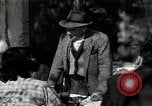 Immagine di Gli agricoltori Camargue Francia, 1950, secondo 54 filmato di repertorio 65675027101