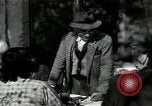 Immagine di Gli agricoltori Camargue Francia, 1950, secondo 55 filmato di repertorio 65675027101
