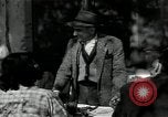Immagine di Gli agricoltori Camargue Francia, 1950, secondo 57 filmato di repertorio 65675027101