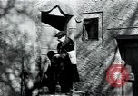 Standbild Mann in der Stadt Mazamet in Frankreich, 1950, aus Sekunde 59 historischem Filmmaterial Videoclip 65675027105